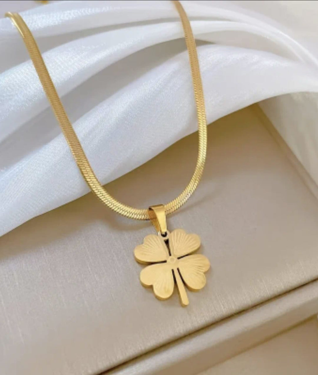 Minimalist Four-Leaf Clover Pendant Necklace